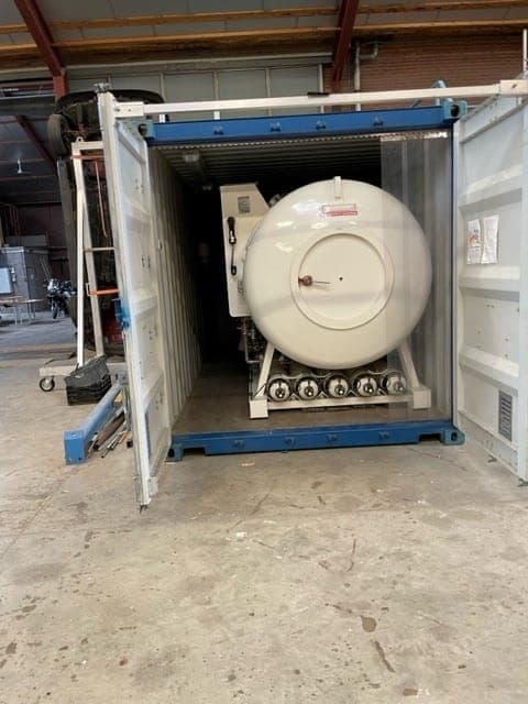 Decotank 2 in een geopende 20ft container